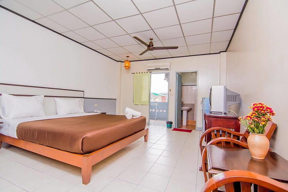 สุทัศน์คอร์ท 5 Hotel Pattaya ภายนอก รูปภาพ
