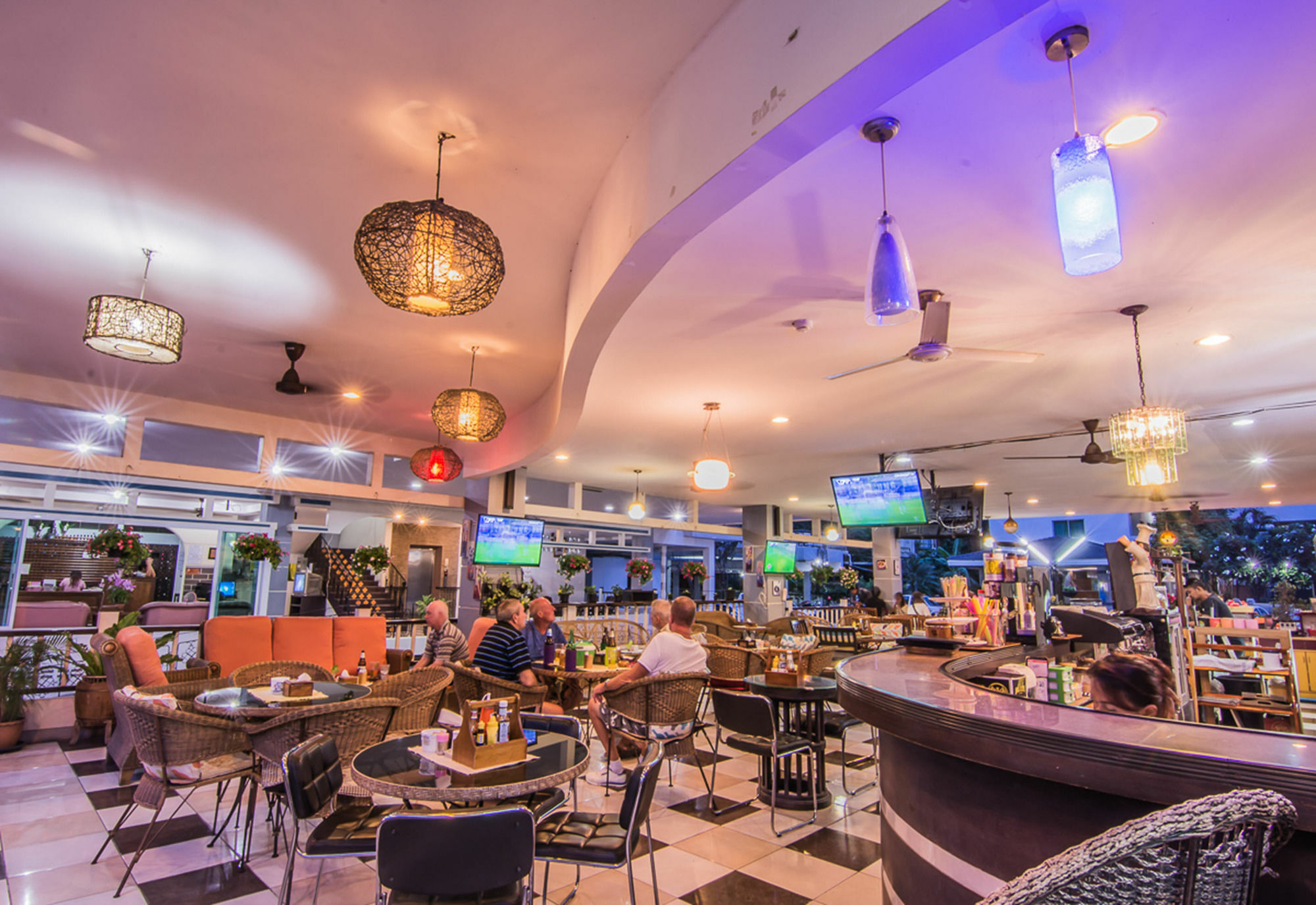 สุทัศน์คอร์ท 5 Hotel Pattaya ภายนอก รูปภาพ