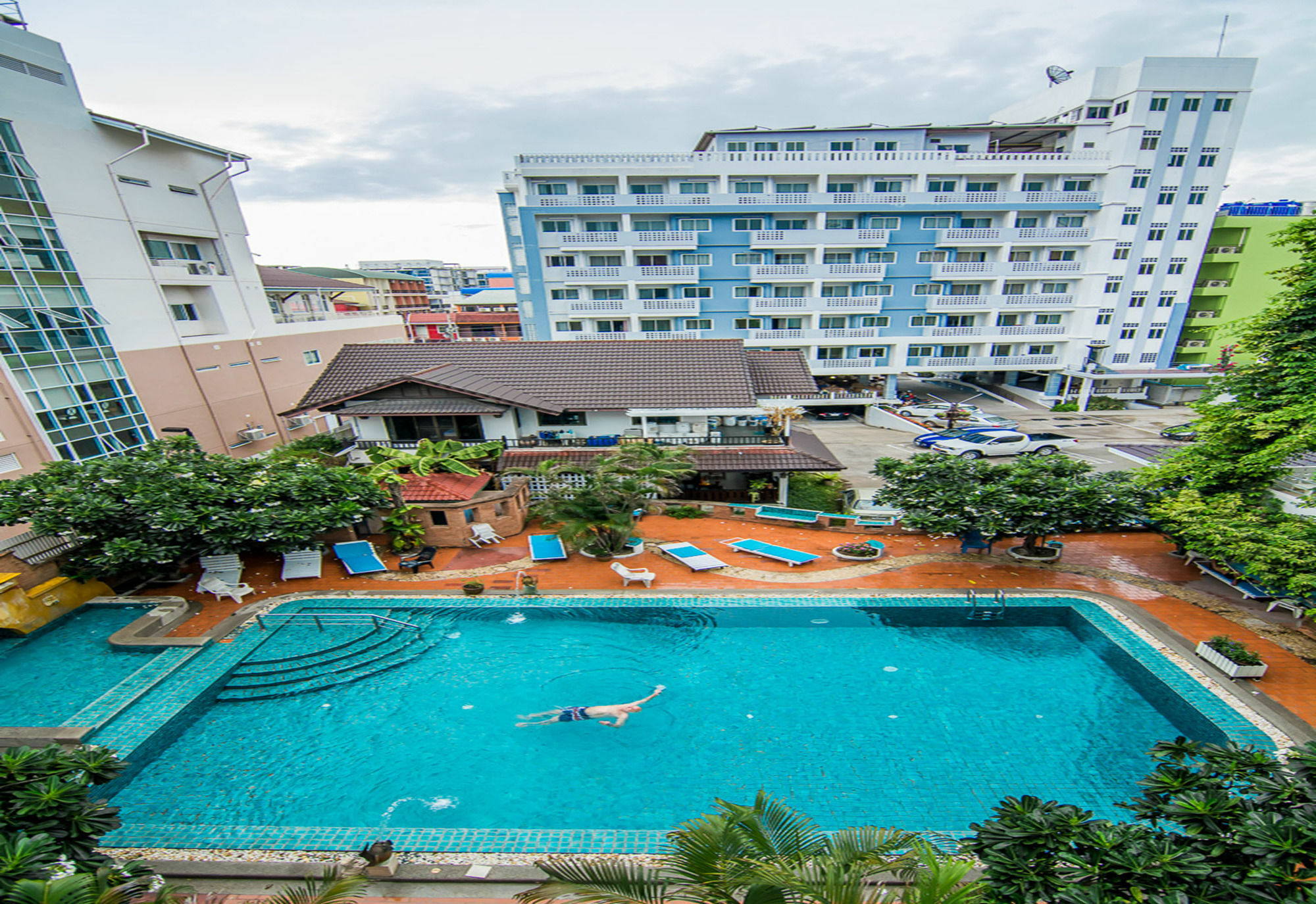 สุทัศน์คอร์ท 5 Hotel Pattaya ภายนอก รูปภาพ