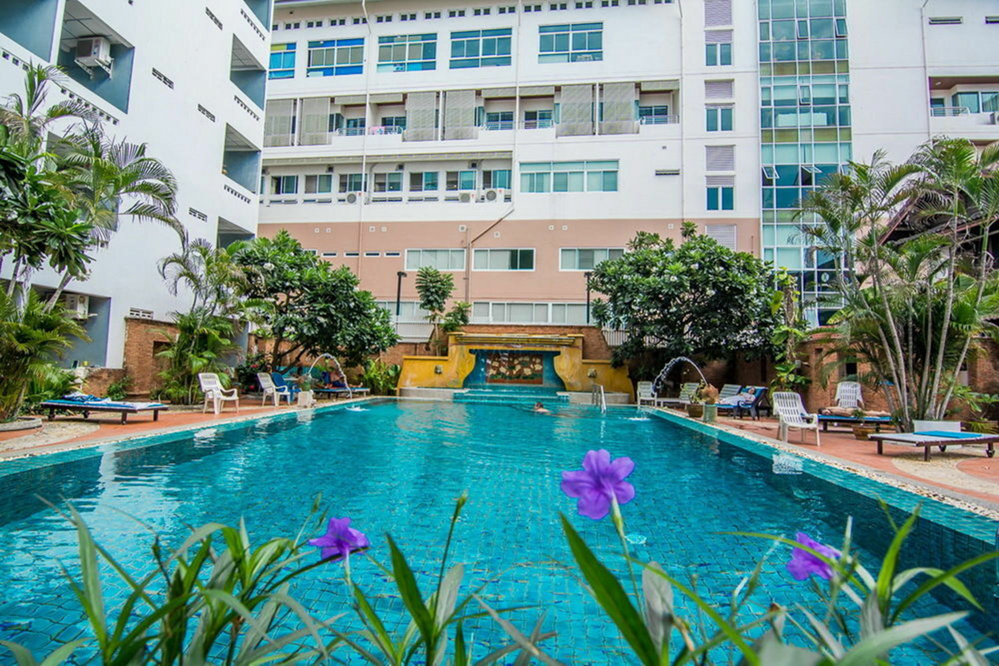 สุทัศน์คอร์ท 5 Hotel Pattaya ภายนอก รูปภาพ